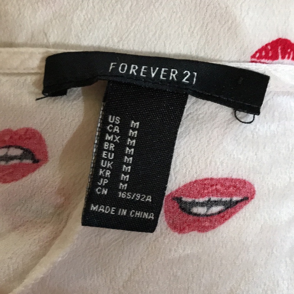 Lips Wrap Dress - Picture 6 of 6